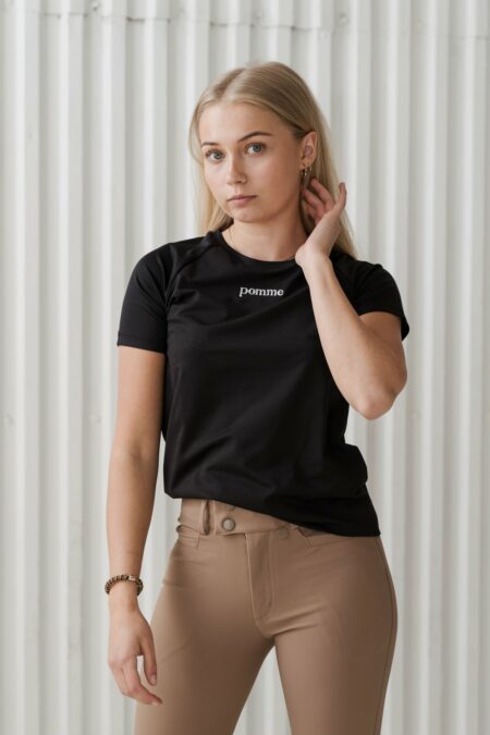 Pomme Saint Black, Tee
