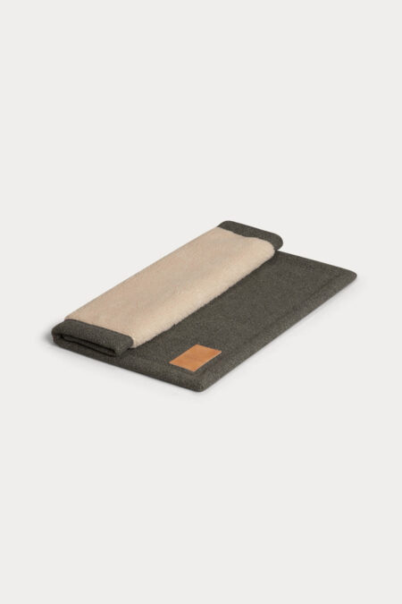 Denjo Dogs, Travel Blanket Snuggle with Leather Details Green
